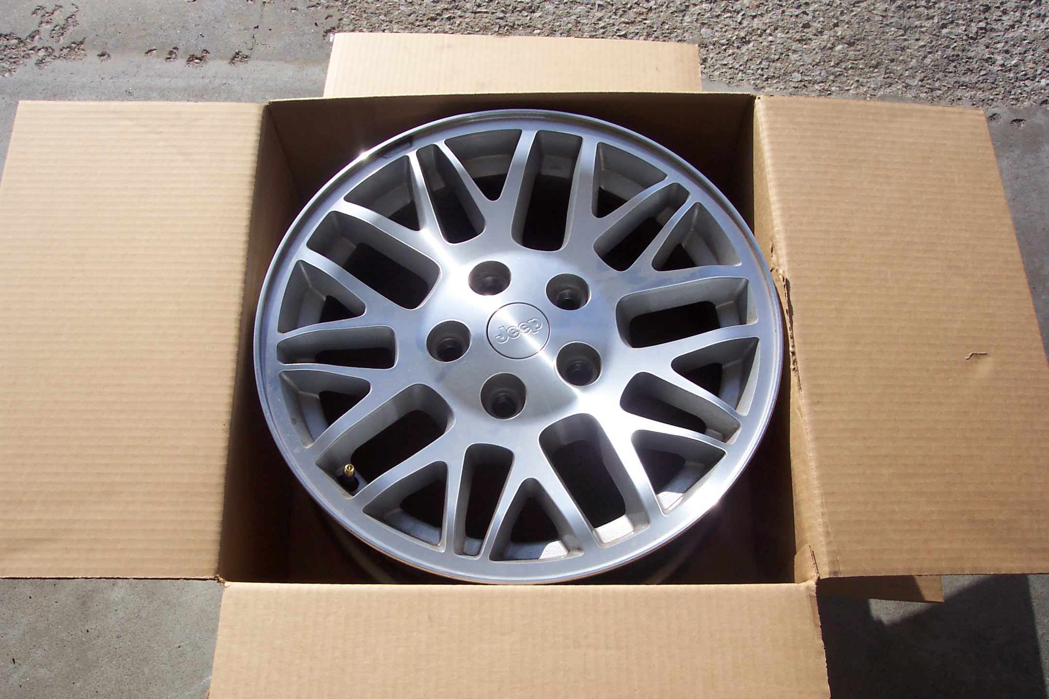 Wheels off 2004 Grand Cherokee